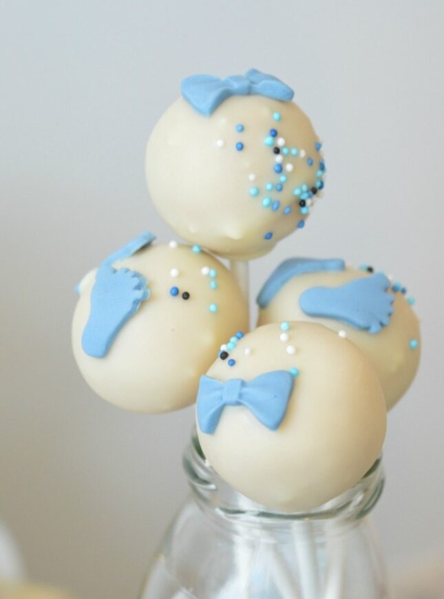 Baby-shower-cake-pops-voetjes-blauw