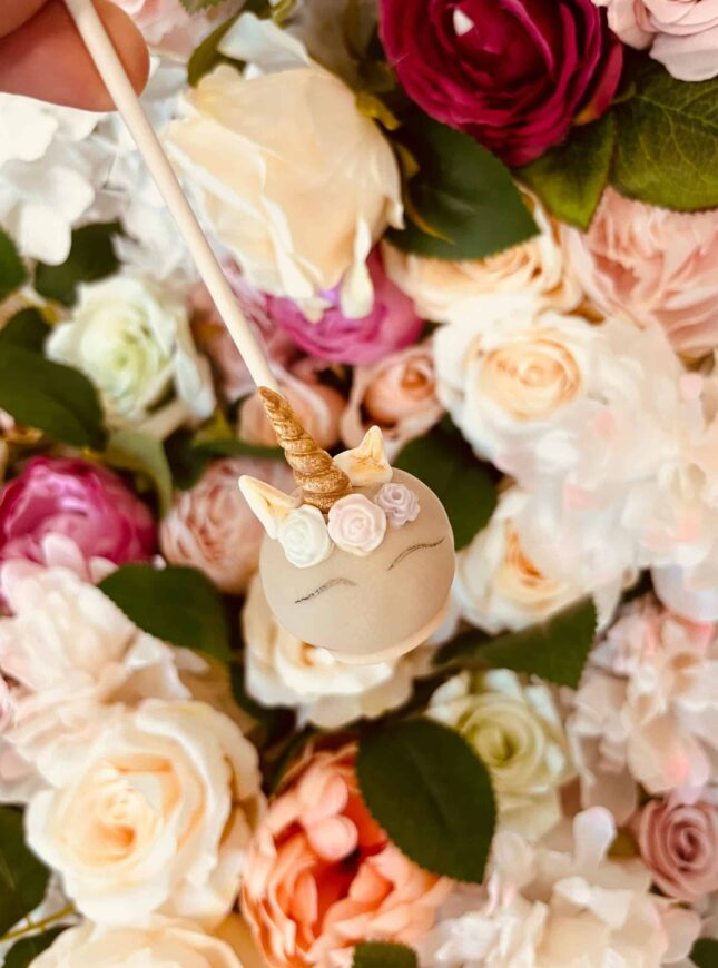 Cake-pops-unicorn-3D-1-scaled cake-op-een-stokje-unicorn