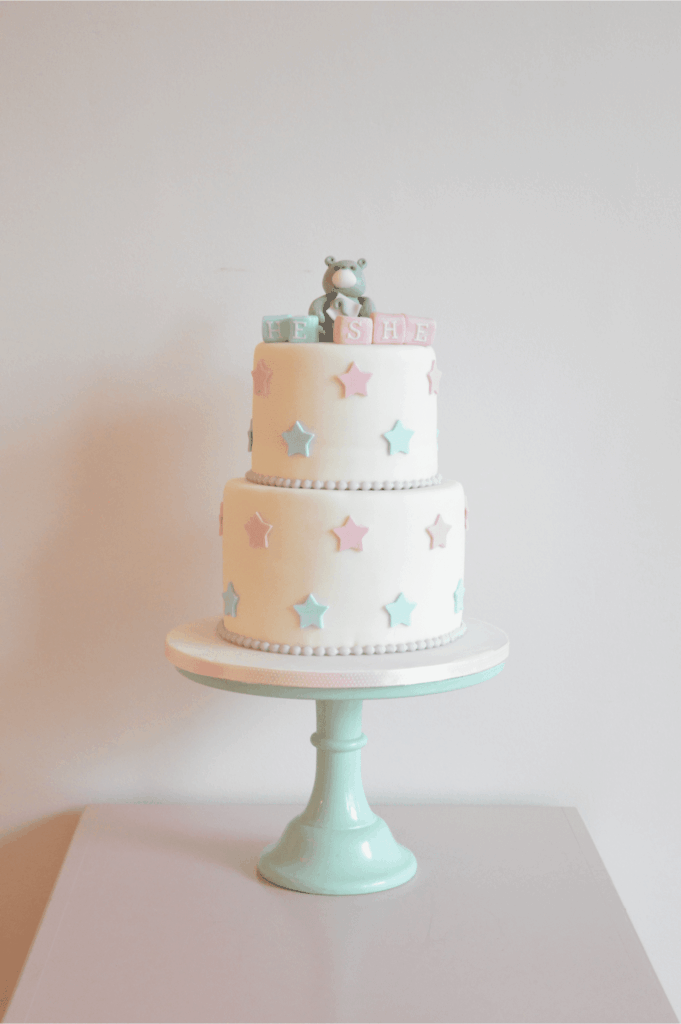 Beertastisch spannende gender reveal taart