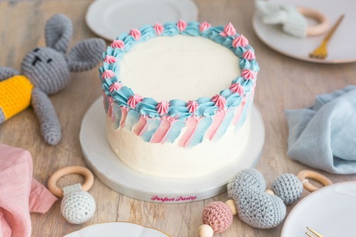 Gender-reveal-pink-cake-copy gender-reveal-cake-pink-blue