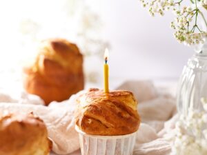 briosche-met-een-kaars