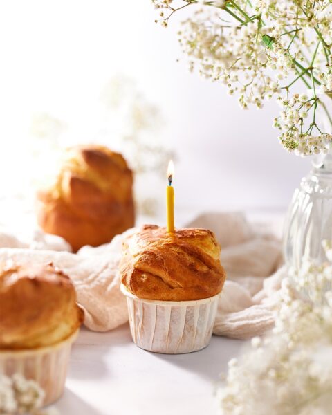 briosche-met-een-kaars