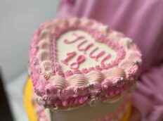 lambeth-cake-roze