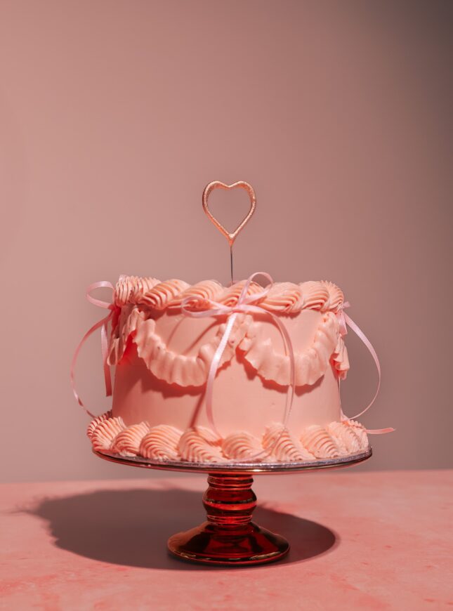 Lambeth-taart-strikjes-roze 40-birthday-vrouw-taart