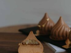 mono-cakes-sweet-table