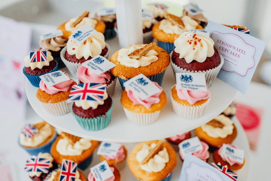 Company logo cupcakes Bedrijfscupcakes