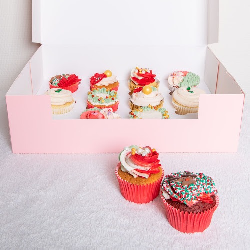 Perfect-Pastry-cupcakes-kerst-doos-standard rood-kerst-cupcakes-roze-doos