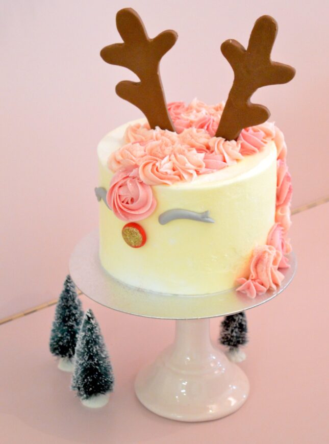 Rudolf-reindier-kerst-taart-scaled rudolf-roze-kerst-taart