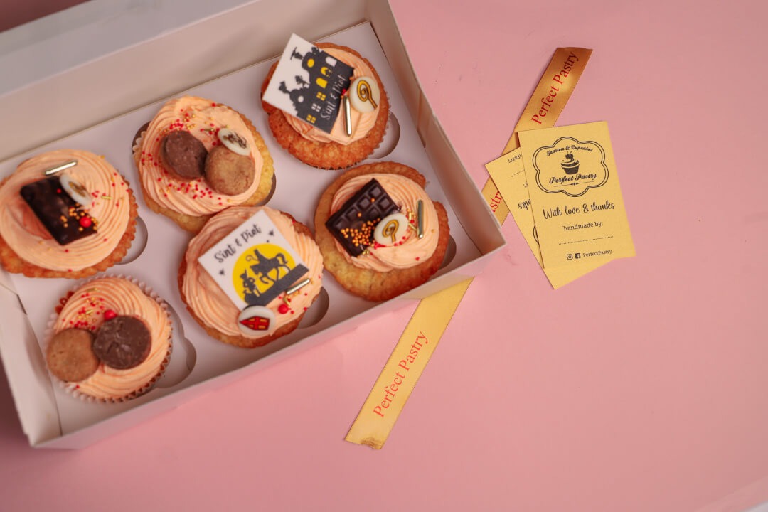 Sinterklaas-cupcakes-perfect-pastry sinterklaas-cupcakes-in-doos