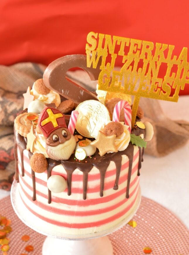 Sinterklaas-taart-copy sinterklaas-taart-rood-strepjes-drip-chocolade-letterse