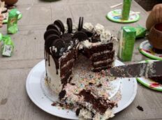 taart-met-spikkels-binnen