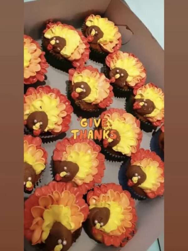 Thanksgiving-cupcakes-oranje-braun-geel-kalkoen