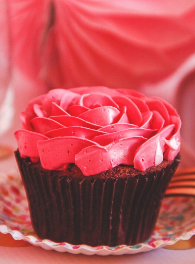 Valentijn-cupcakes-red-scaled Valentijn-cupcakes-rood-roos