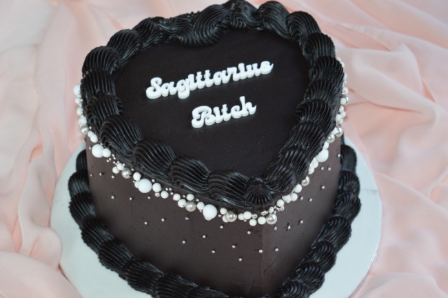 Vintage-haart-zwart vintage-haart-zwart-sagittarius-bitch