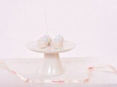 {:nl}baby-shower-meisje-cake-pops-wit{:}{:en}babyshower-party-cake-pops-pink-blue-family{:}