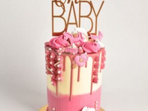 {:nl}babyshower-taart-roze-drips-fondant-paardje-en-versiering-in -roze-en wit{:}{:en}baby-shower-cake-for-girl-pink-whitte-decoration-hors{:}