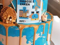 blauw-2 -laag-taart-stroopwafel-zakelijk-logo-taart