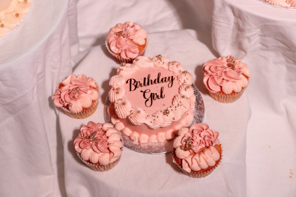 bento-cake-cupcakes-roze-birthday-girl bento-cake-cupcakes-set