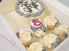 bento-cake-grijs-cupcakes-40-happy-birthday