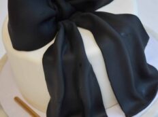 big-bow-cake-2-scaled