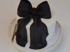 big-bow-cake-scaled