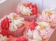 cupcakes-roze-wit-parels-wit