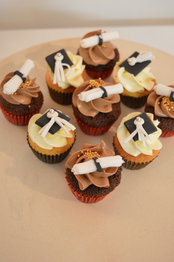 geslaagd-cupcakes-school1 graduation-mini-cupcakes-bestellen-den-haag