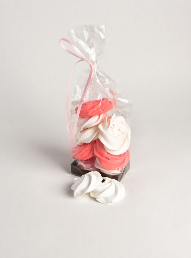meringue-zakjes-scaled meringue-wit-en-roze-in-een-zakje