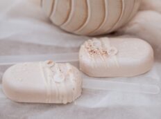 cakesicles-chocolade-beige-kleur-sprinkles