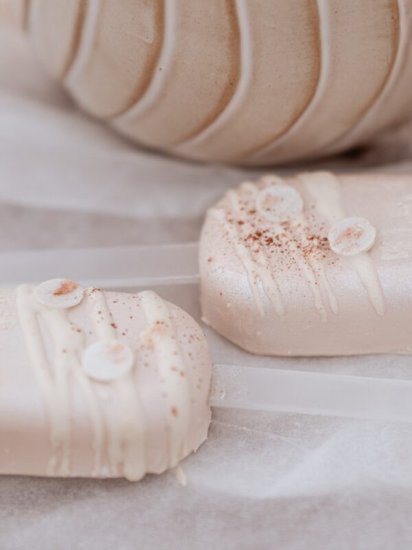 cakesicles-chocolade-beige-kleur-sprinkles