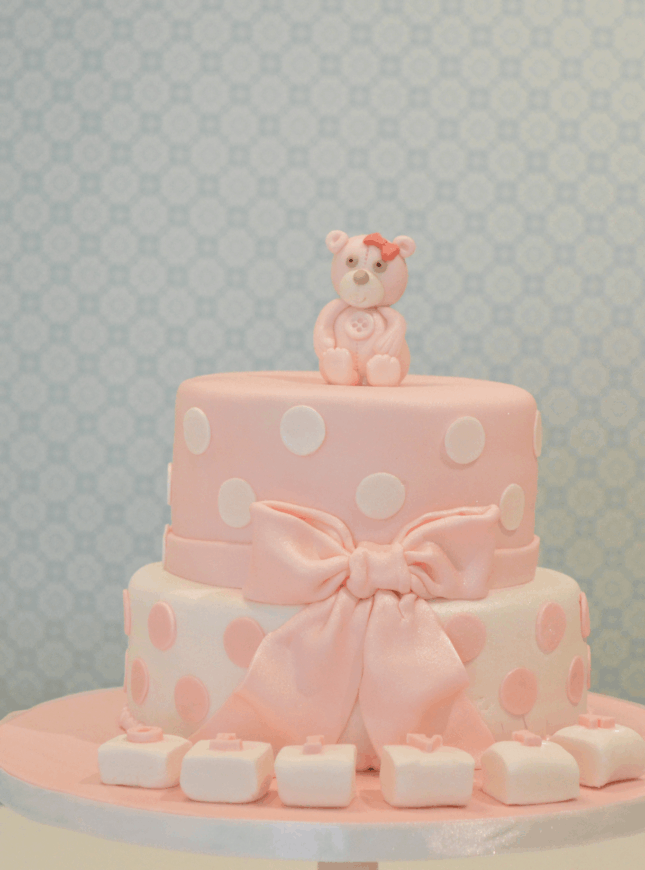 roze-wit-stipjes-strik-beer-taart roze wit-stipjes-strik-beer-taart