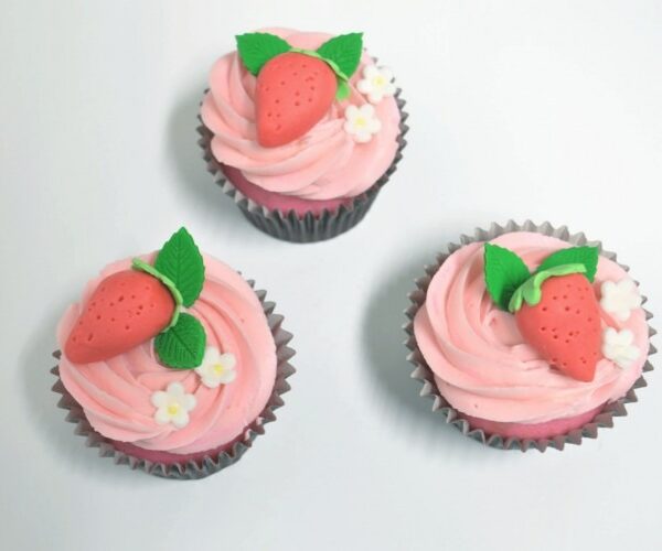 strawberry-short-cake-cupcakes{:}{:en}strawberry-short-cake-cupcakes{:}