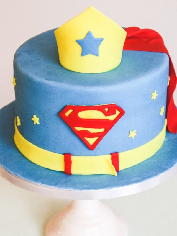 superwoman-taart-superman-teken-taart