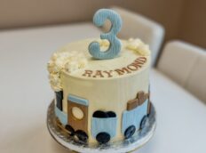 train-cake