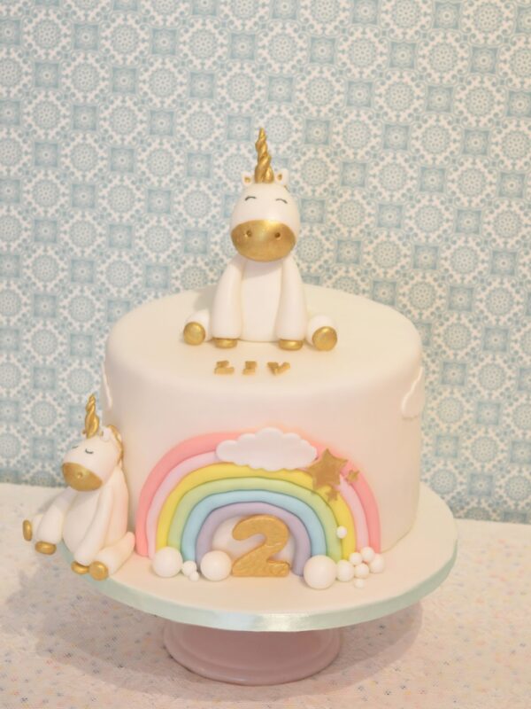 unicorn-rainbouw-roze-taart-pastel